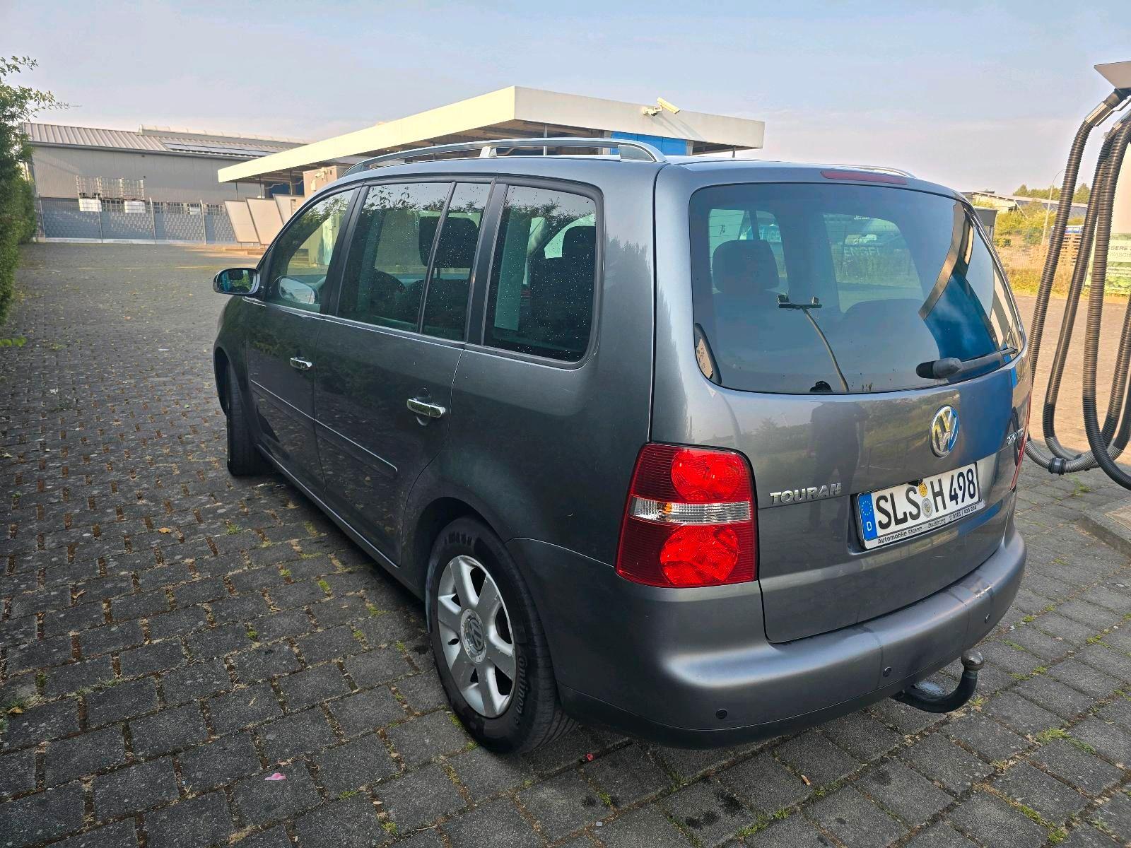 Volkswagen Touran 2005 — interior