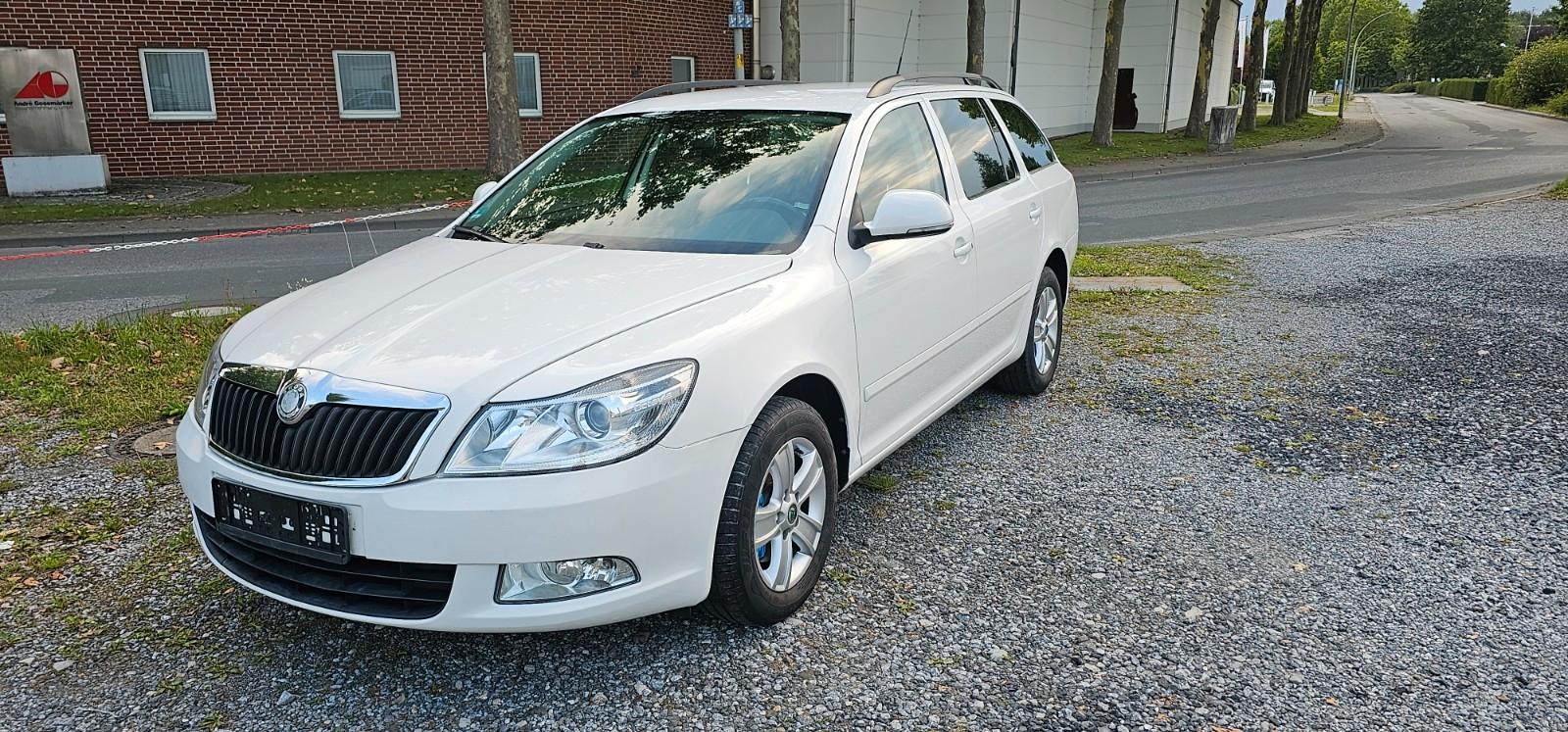 Skoda Octavia 2011 — салон