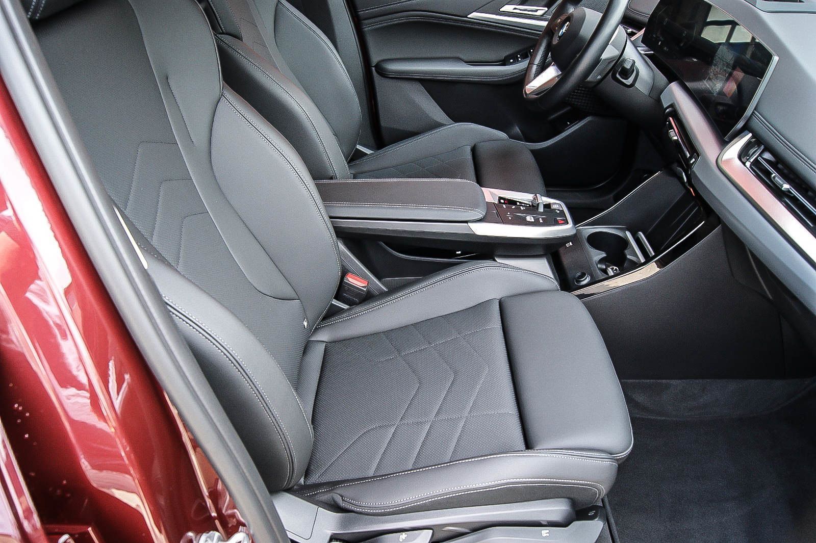 Fahrzeugabbildung BMW 223 Active Tourer i xDrive LEDER HEAD-UP WINTER