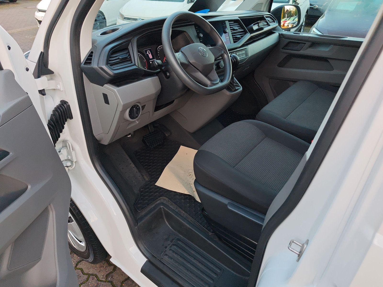 T6.1Transporter Kasten TDi DSG Navi AZV LED