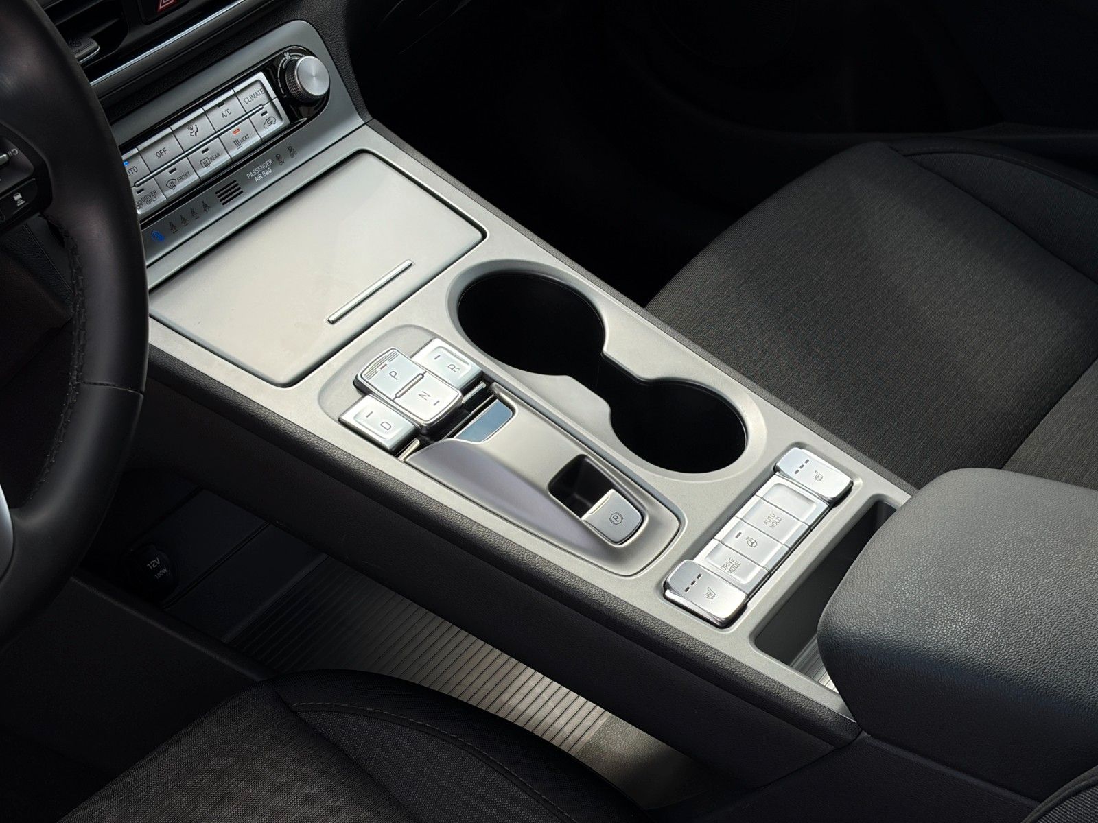 Fahrzeugabbildung Hyundai KONA E Trend SHZ LHZ ACC LKA LFA CarPl. LED WiFi