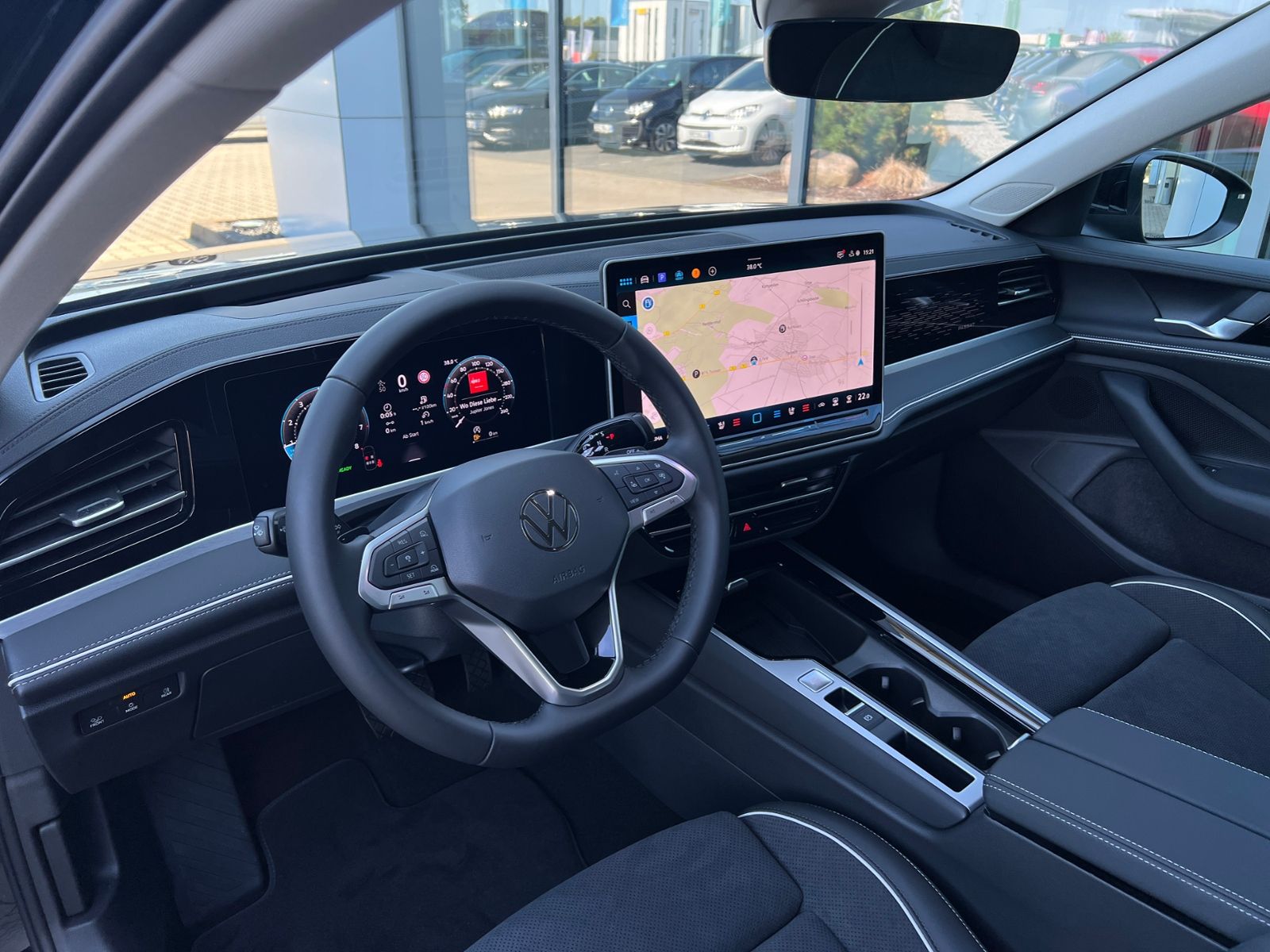Fahrzeugabbildung Volkswagen Passat Variant Elegance 1.5 eTSI DSG *AHK,IQ-Lig