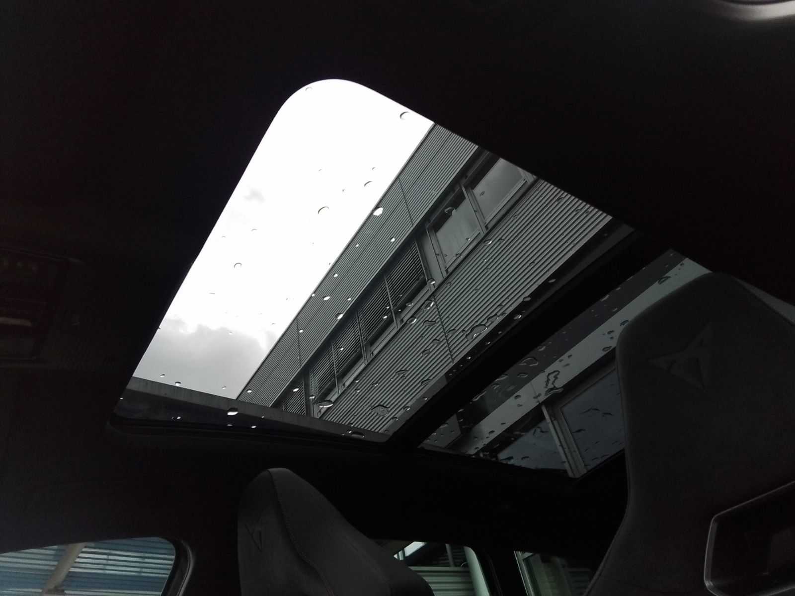Fahrzeugabbildung CUPRA Leon Sportstourer 1.5 eTSI DSG PANO ACC LED KAME