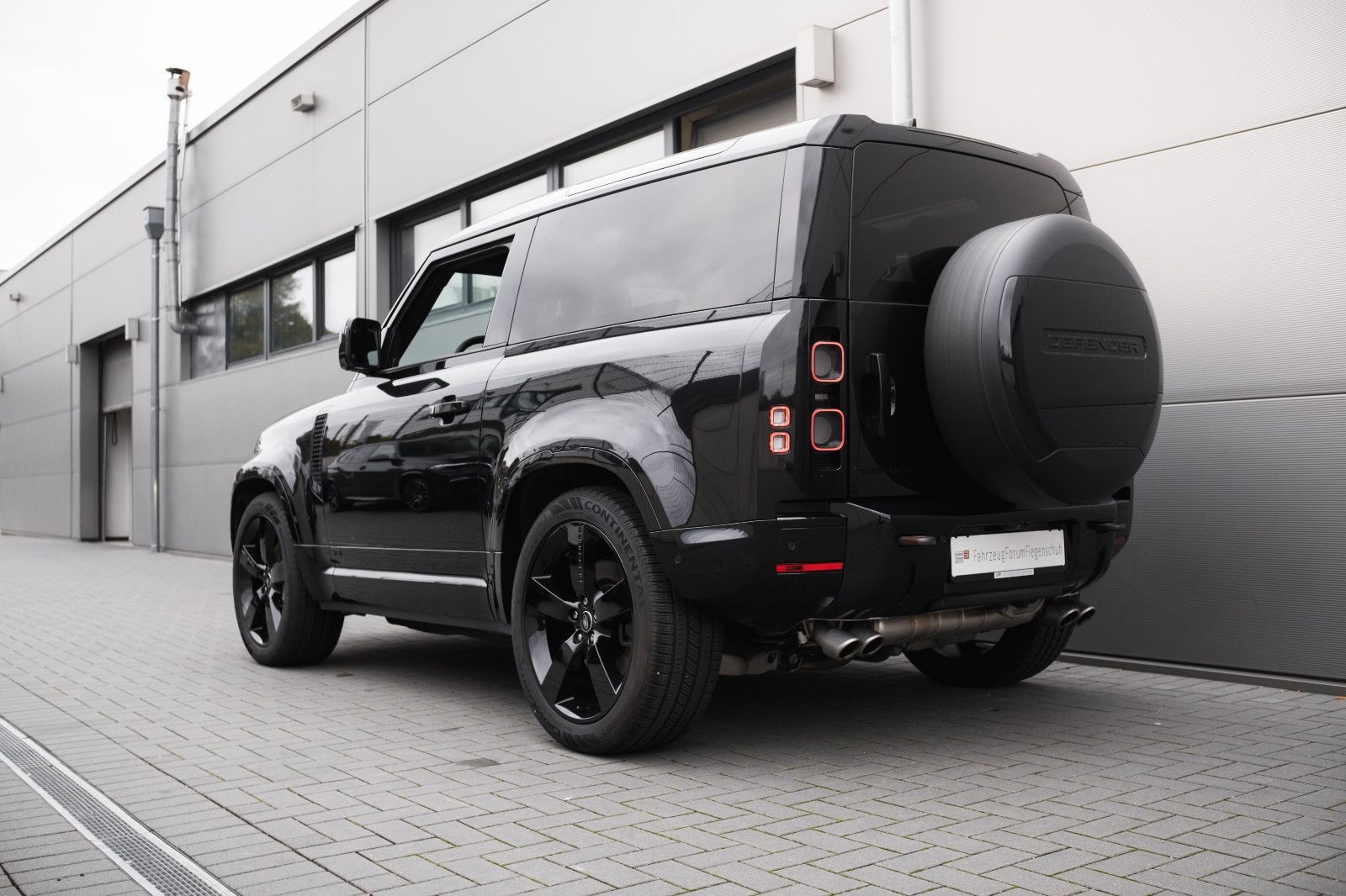 Fahrzeugabbildung Land Rover Defender 90 V8-22 Zoll-Black Pack erw.-VOLL!