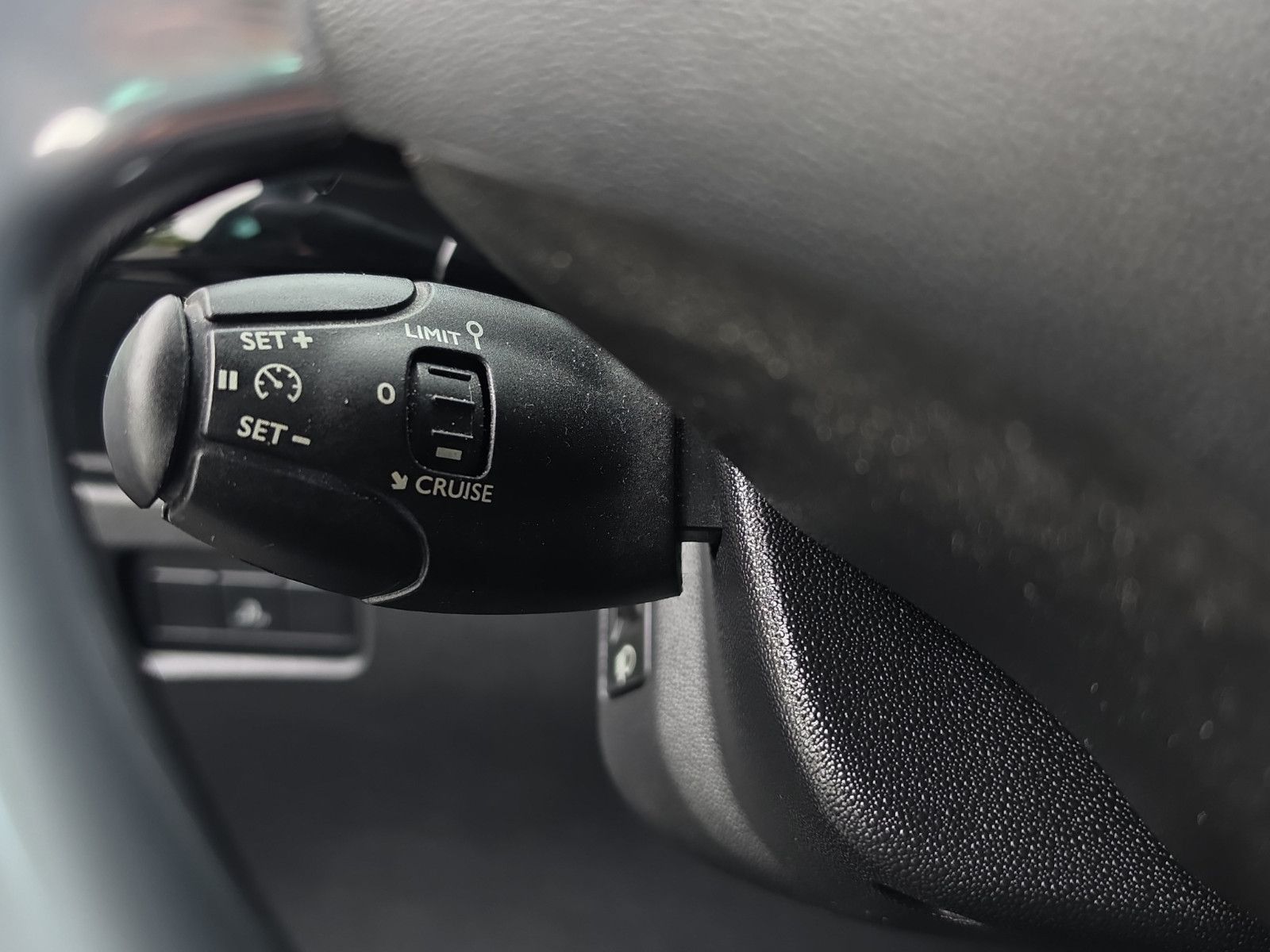 Fahrzeugabbildung Citroën DS3 SoChic SPORTPAKET KLIMA PDC TEMPOMAT