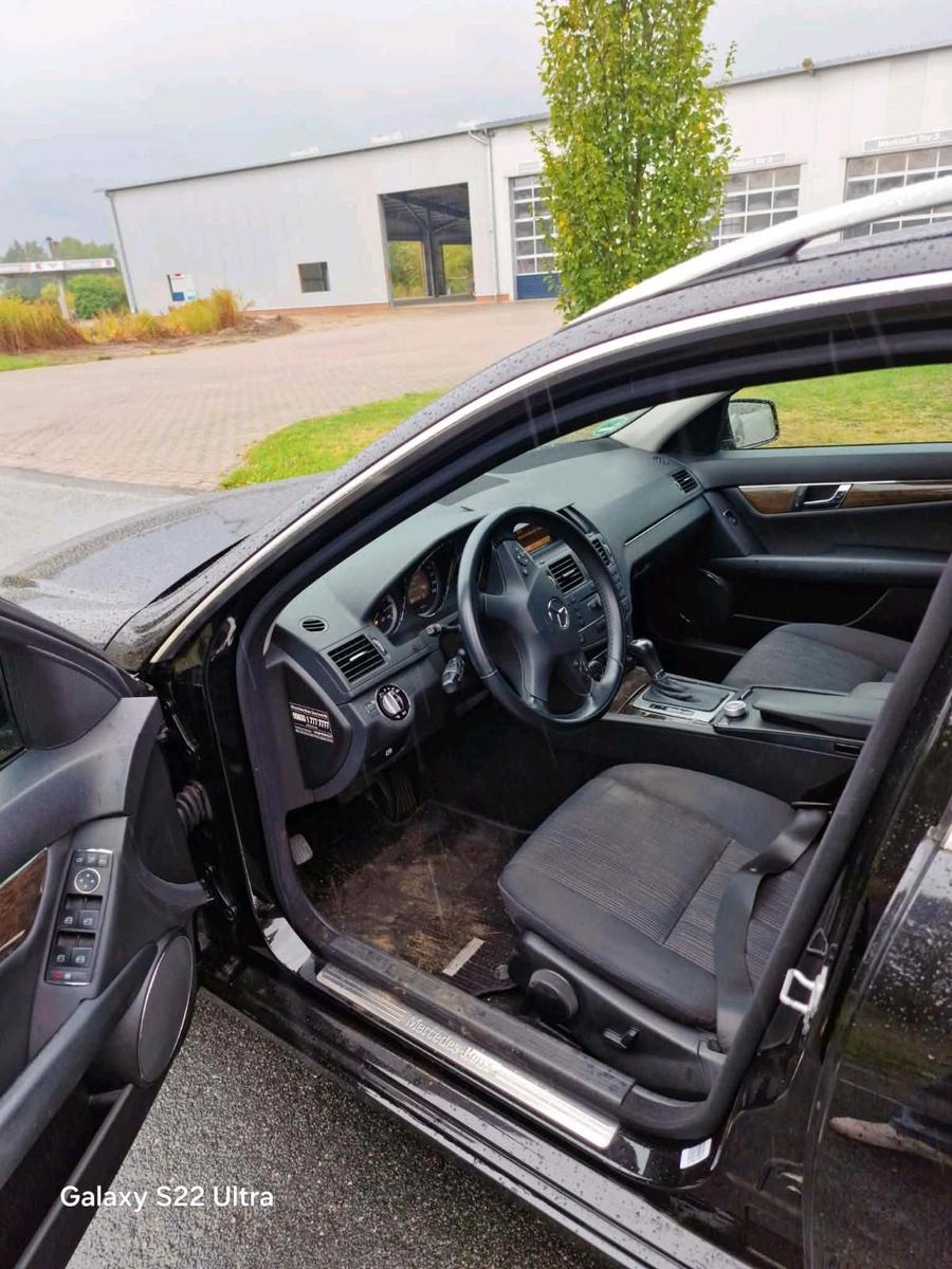 Mercedes-Benz C200 2010 — photo 8