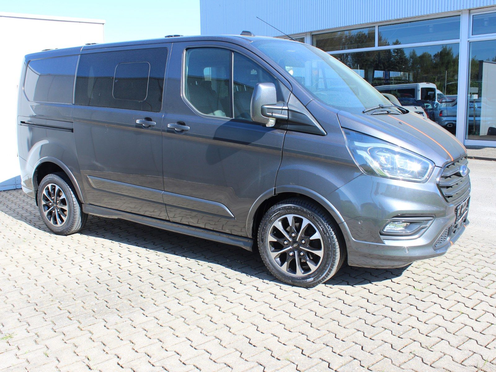 Fahrzeugabbildung Ford Transit Custom 320 L1 Sport 2,0 TDCi