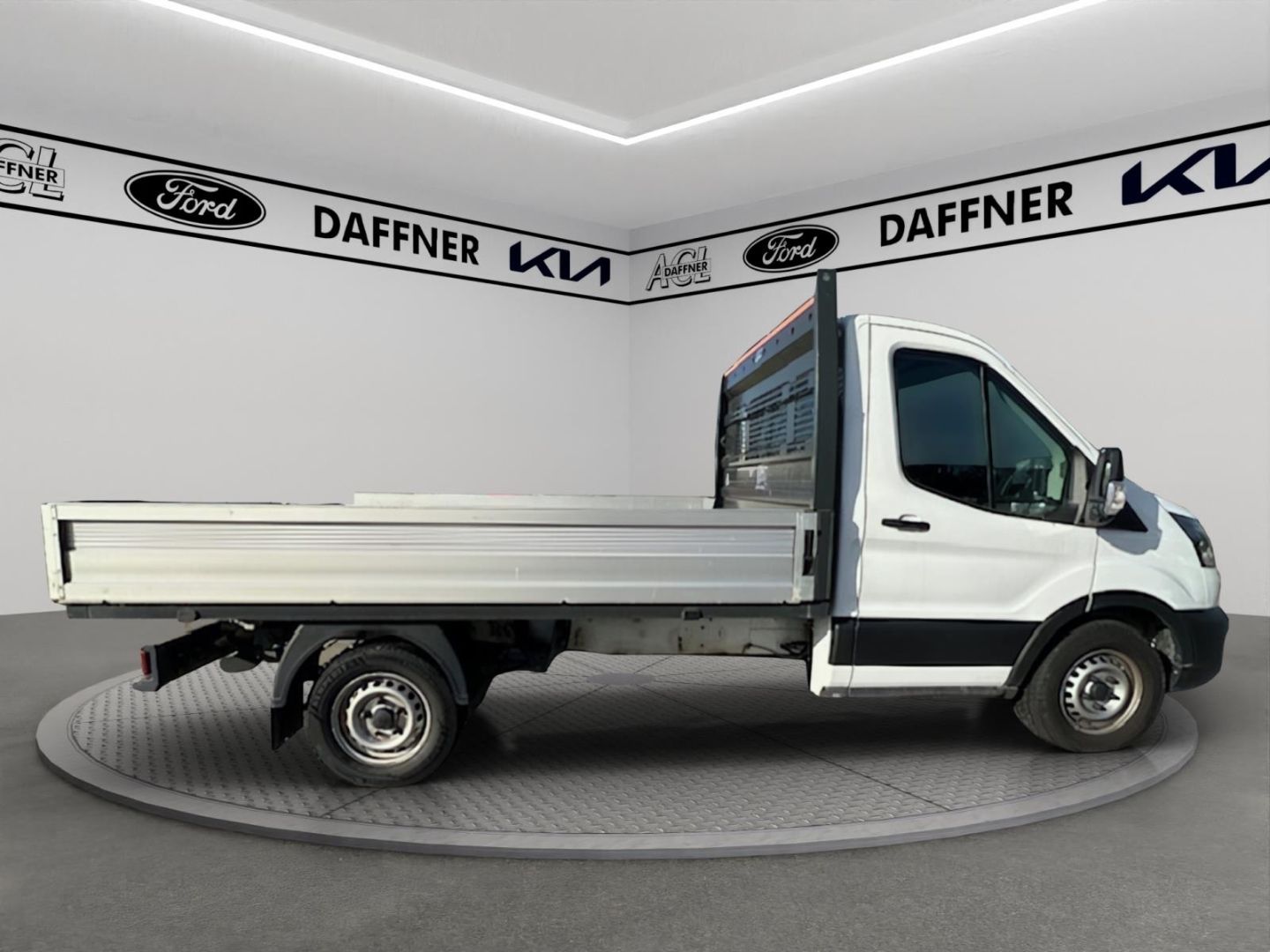 Fahrzeugabbildung Ford Transit Pritsche 350 L2 Einzelkabine Basis AHK A