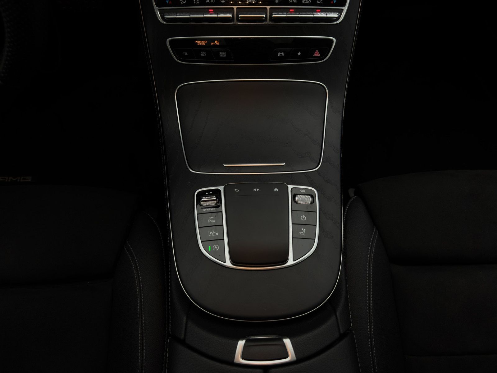 Fahrzeugabbildung Mercedes-Benz E 200 T-Modell AMG-Line*Shzg*Navi*AHK*WideSc*Cam
