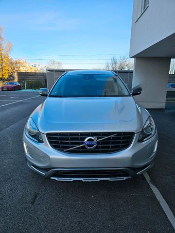 Volvo XC60 /2016