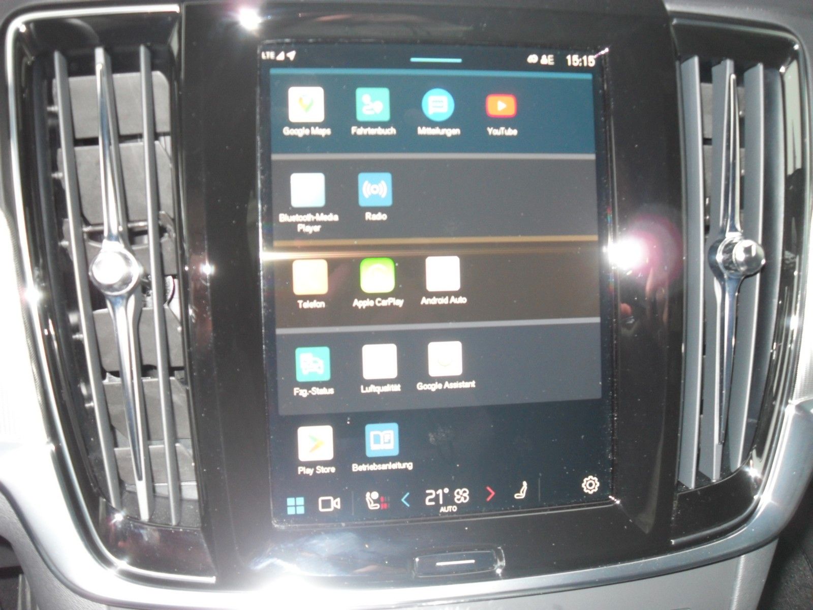 Fahrzeugabbildung Volvo V90 B4 Kombi Plus Dark | Standheizung / Timer