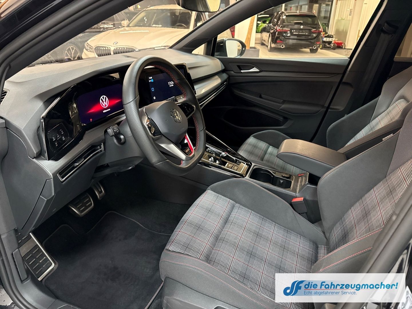 Fahrzeugabbildung Volkswagen Golf VIII GTI Navi Digitales Cockpit LED Sperrdi