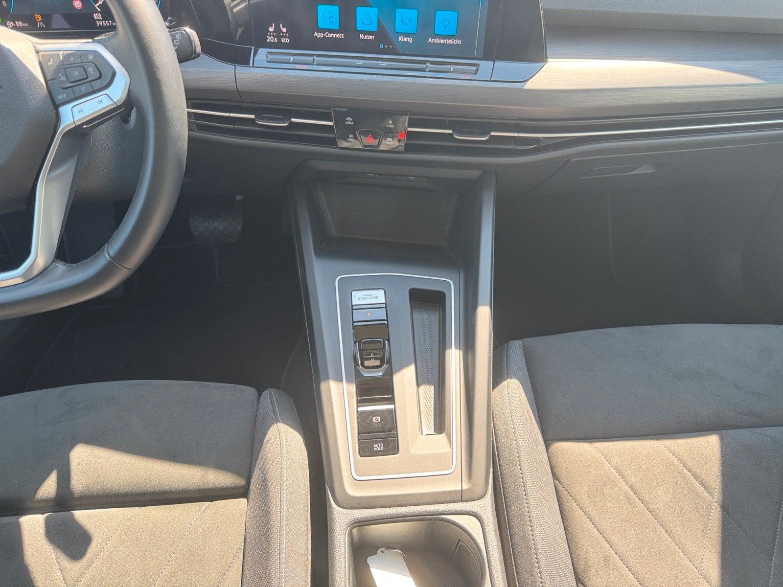 Golf Style Plug-In-Hybrid Navi Panoramadach