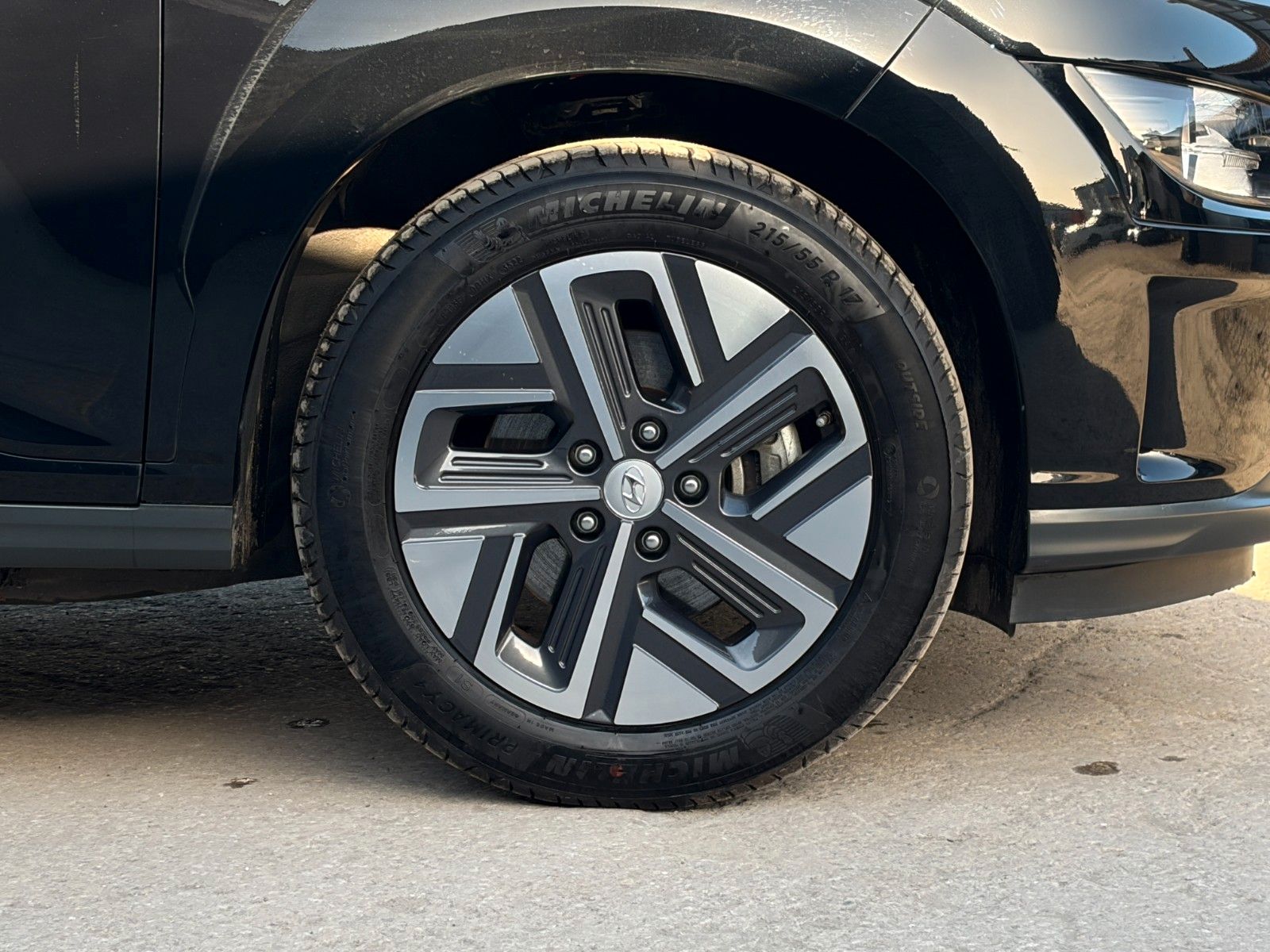 Fahrzeugabbildung Hyundai KONA E Select 39kW ACC LKA LFA CarPlay SHZ LHZ