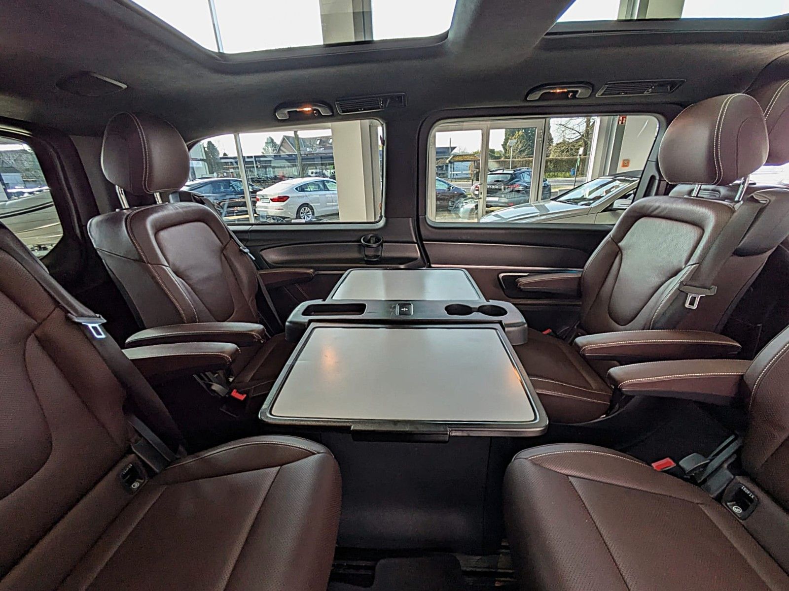 Fahrzeugabbildung Mercedes-Benz V 250d AMG 4M LANG 6 SITZE VIP SHUTTLE MEGAVOLL!