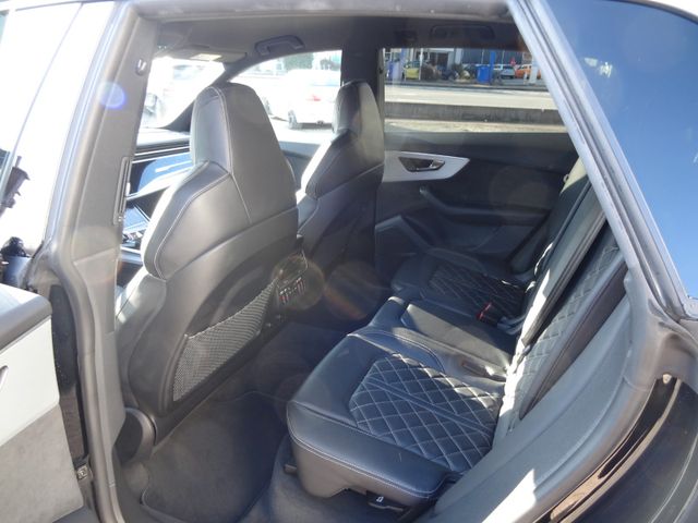 Fahrzeugabbildung Audi Q8 quattro/S-Line/Matrix/360/S-Sitze/B&O/AHK/