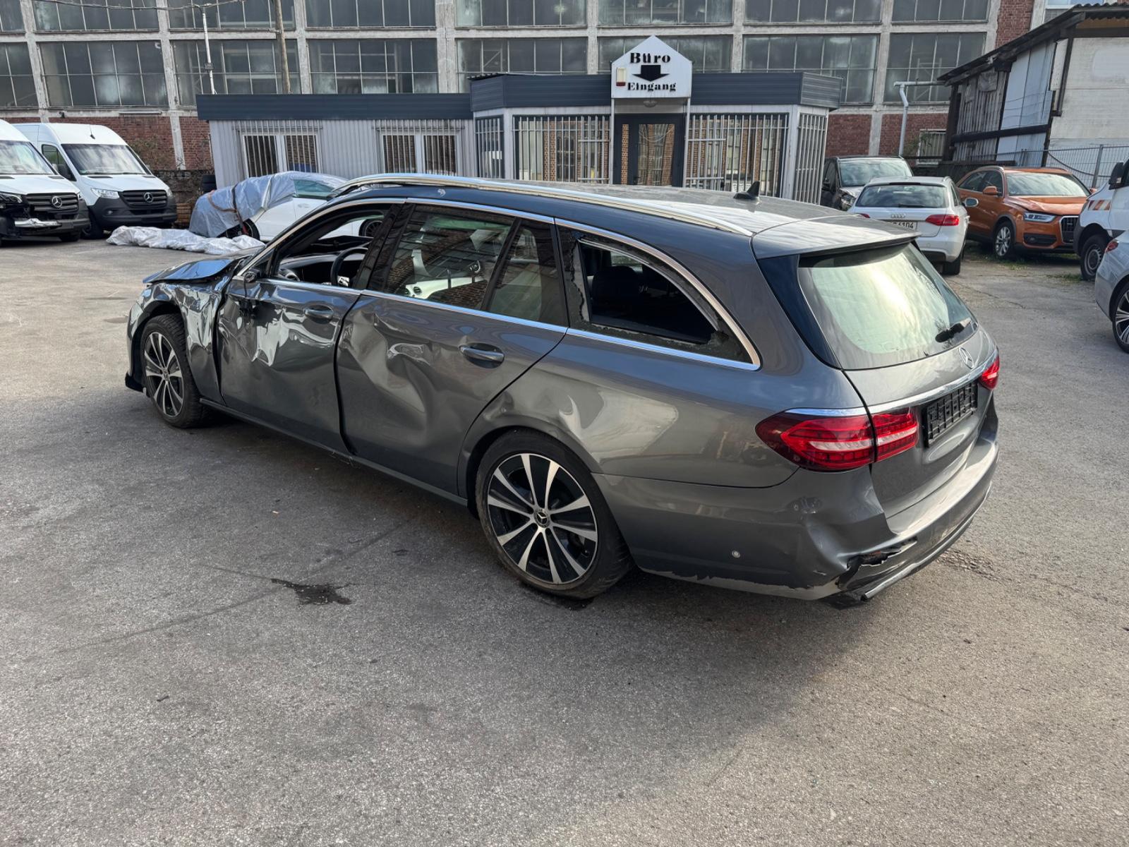 Mercedes-Benz E 300 de AVANTGARDE Automatik Kamera Teilleder