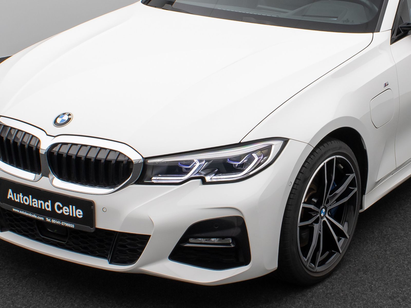 Fahrzeugabbildung BMW 330e M Sport Kamera Laser HUD DAB HiFi Komfort