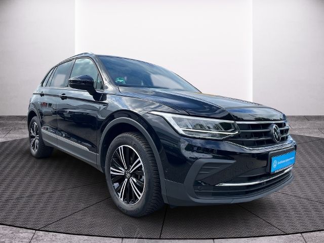 Fahrzeugabbildung Volkswagen Tiguan 1.5 TSI DSG ACTIVE NAVI EASYOPEN GJR