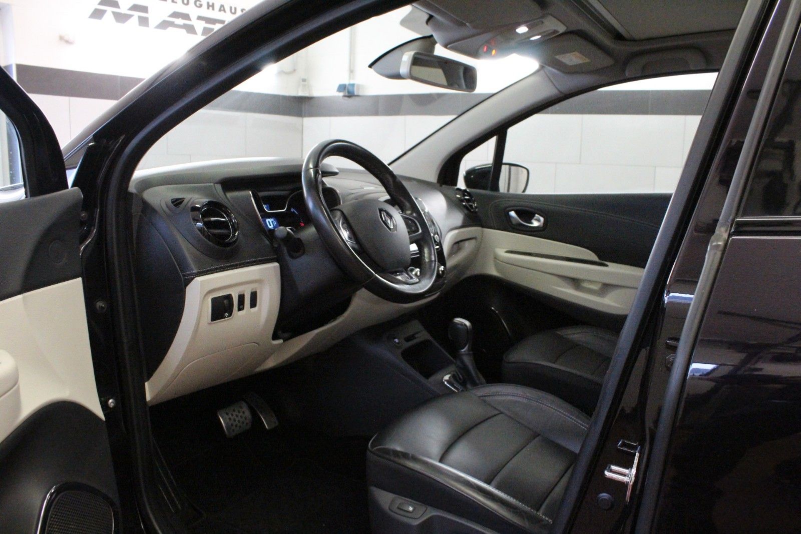 Fahrzeugabbildung Renault Captur TCe 120 EDC *Initiale Navi*Automatik*