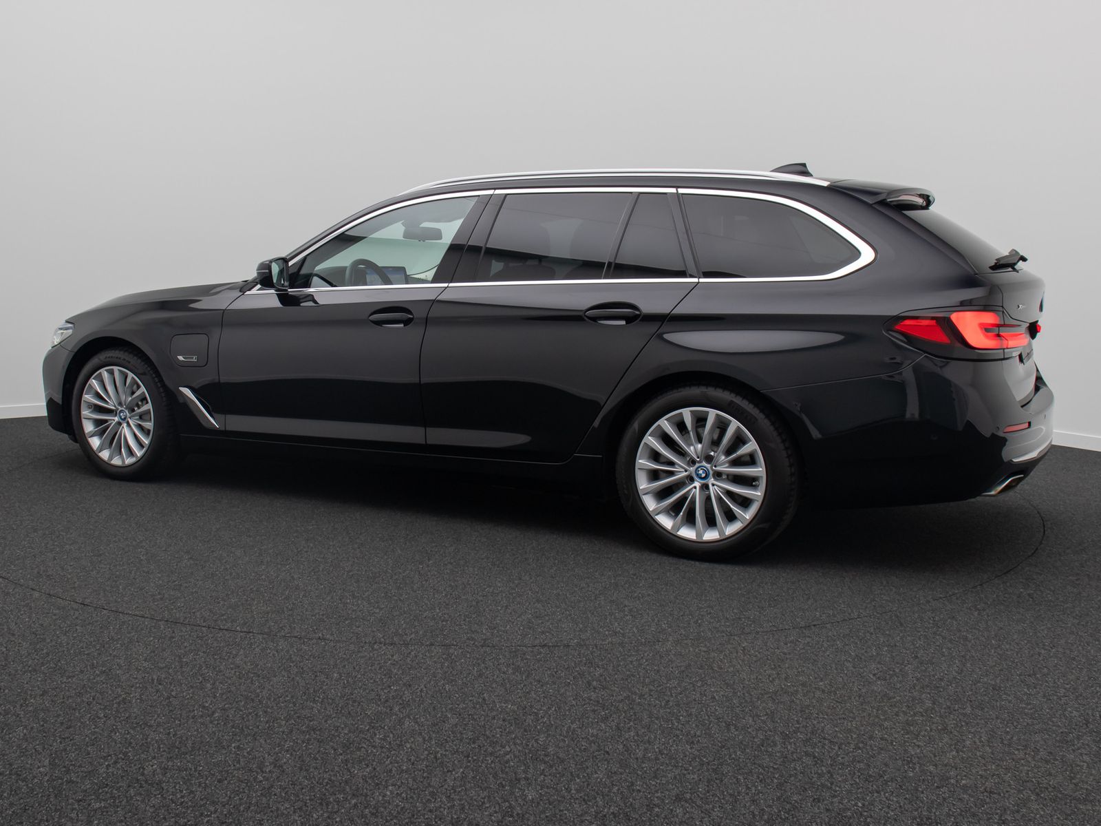 Fahrzeugabbildung BMW 530e xD Luxury Line Kamera DAB Laser HUD Belüft