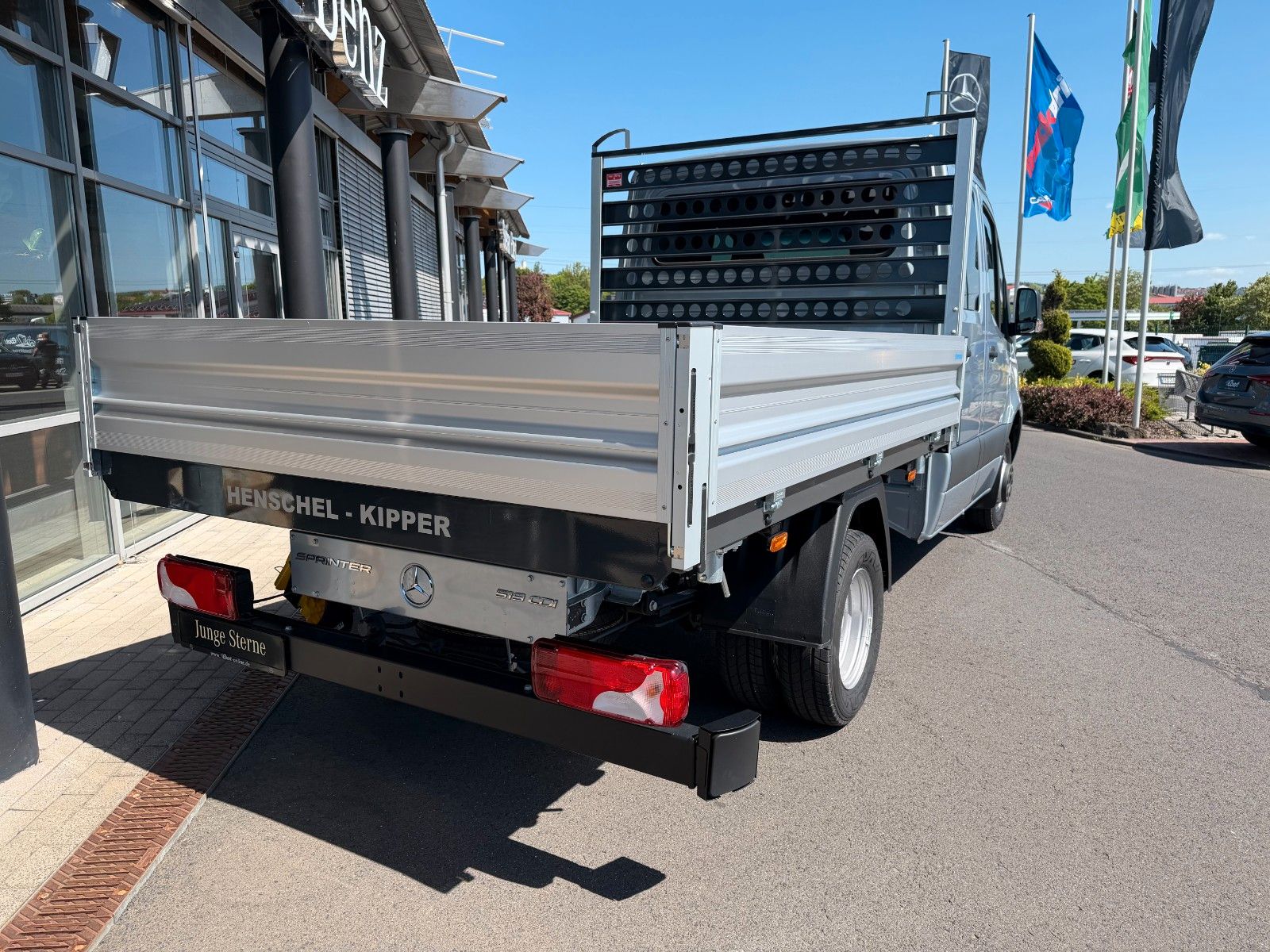 Fahrzeugabbildung Mercedes-Benz Sprinter 519 CDI DoKa Henschel 3-S-Kipper