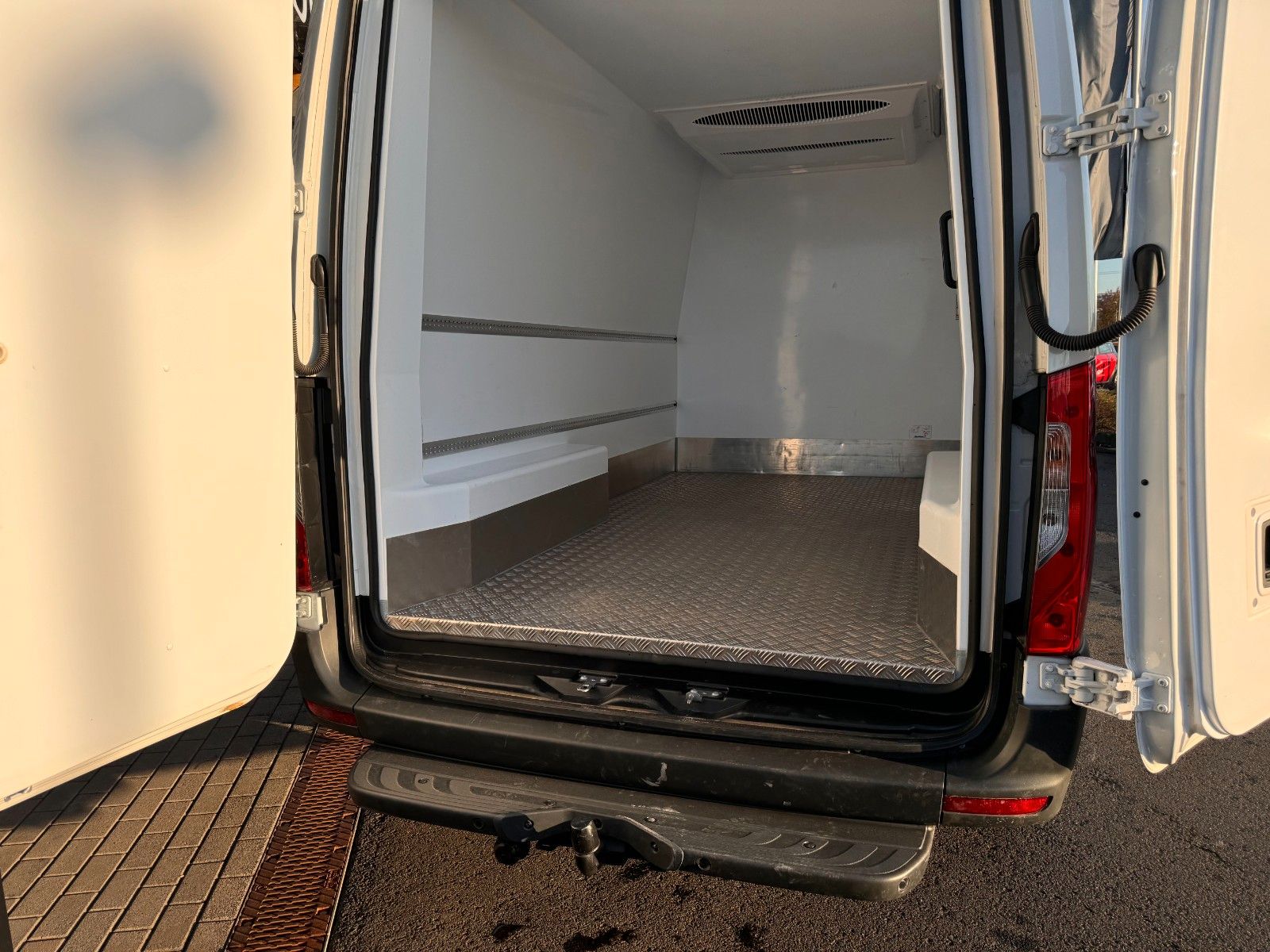 Fahrzeugabbildung Mercedes-Benz Sprinter 317 CDI Frischdienst Fahr-/Standkühlung