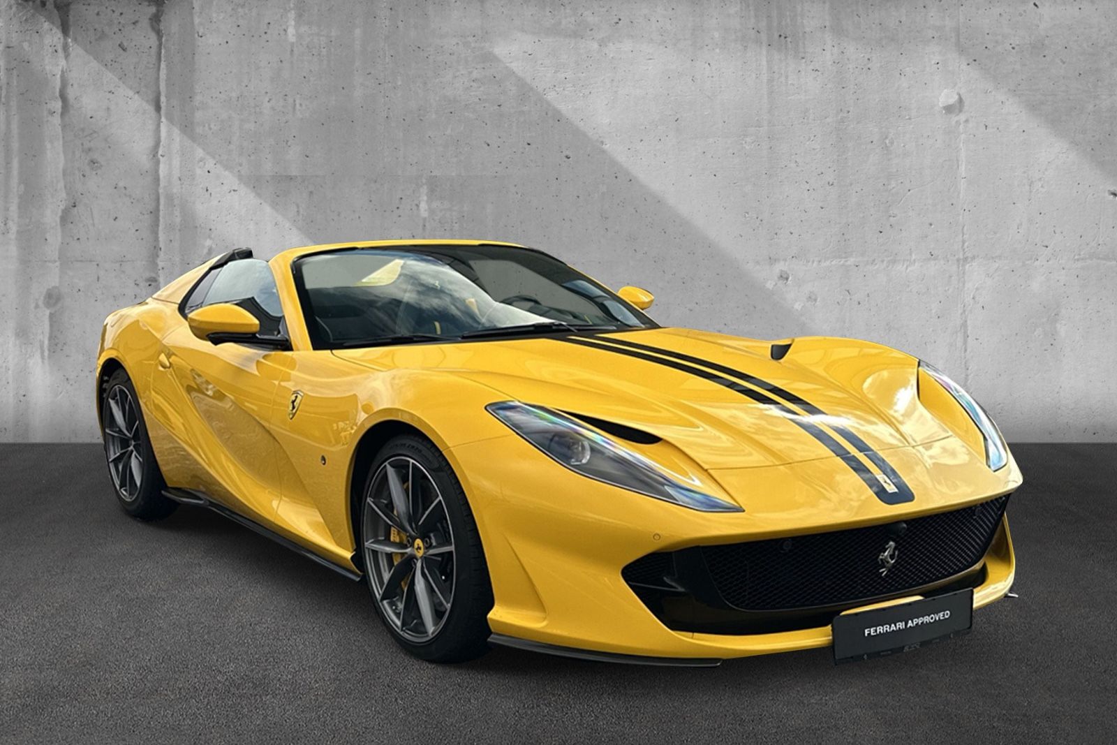 Fahrzeugabbildung Ferrari 812 GTS*Full Carbon*Lift*Painted Stripes*JBL