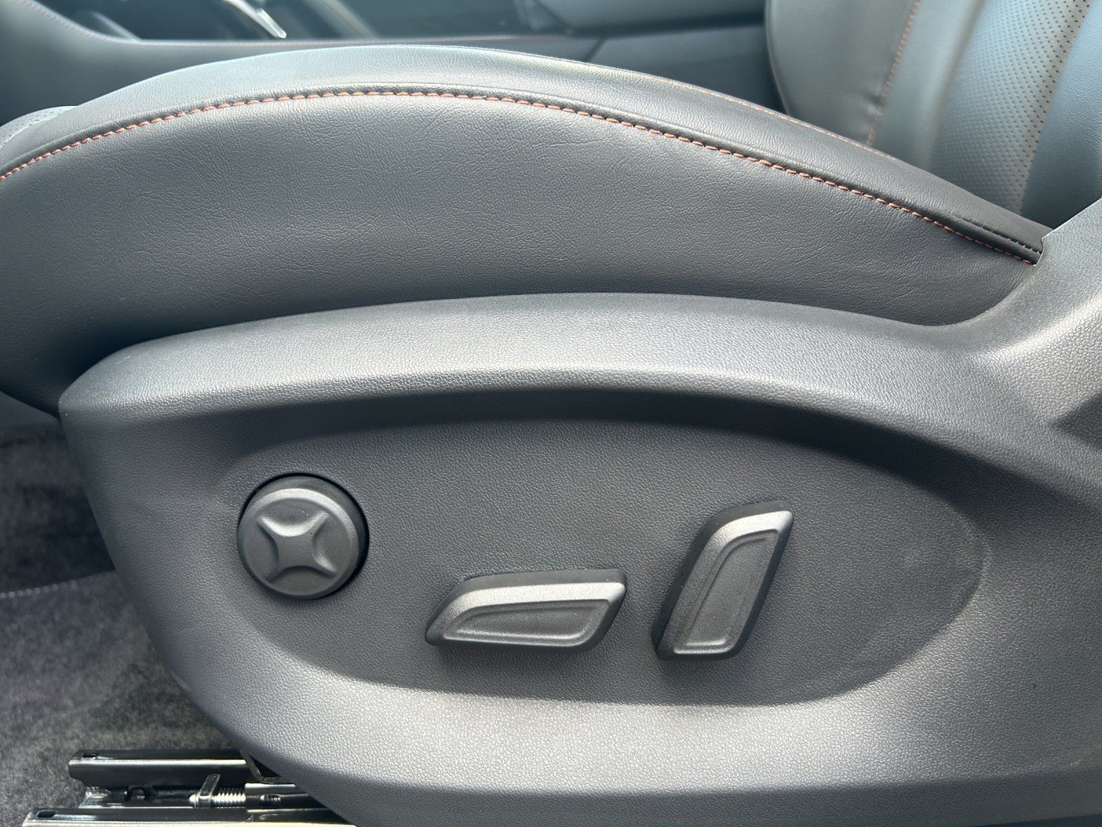 Fahrzeugabbildung MG MG HS Luxury PHEV AT