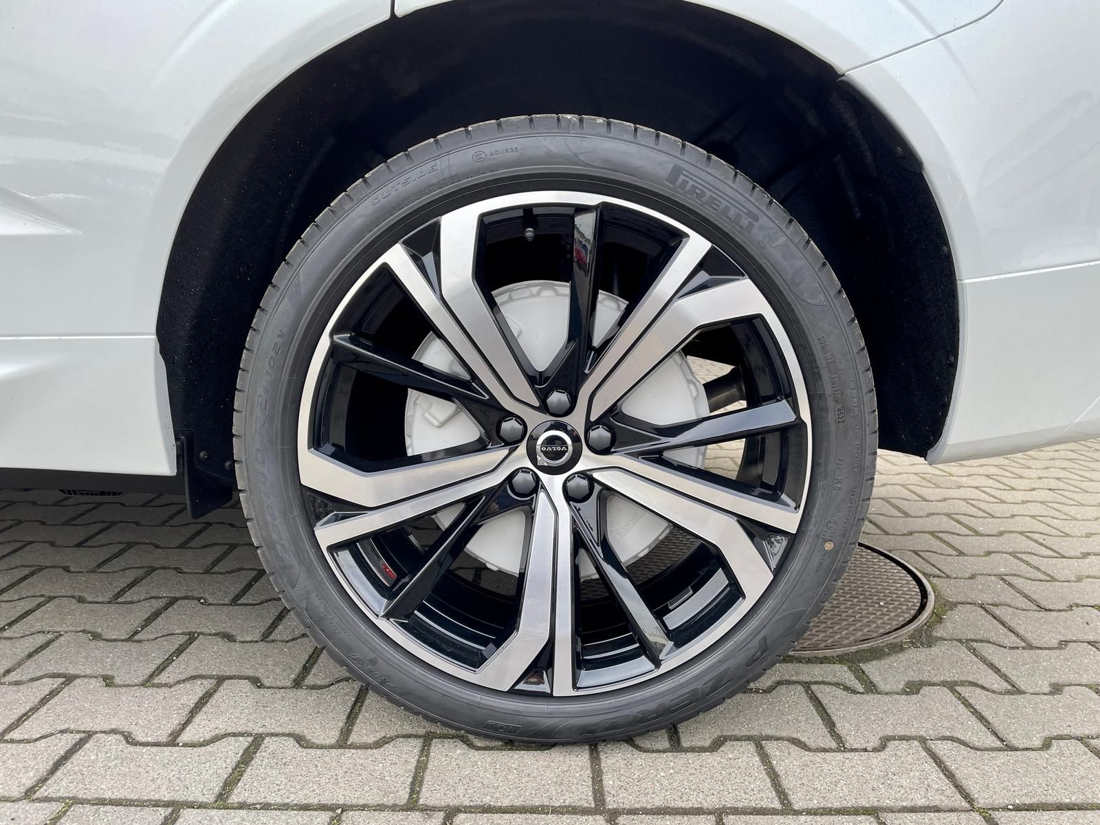 Volvo XC60 B4 AWD Plus Dark 4xSHZ ACC BLIS FHZ STDHZ foto 4