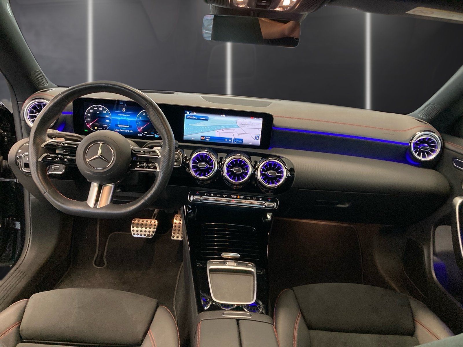 Fahrzeugabbildung Mercedes-Benz CLA 180 AMG Plus*Pano*HUD*360°*MBeam*AHK*Totwink