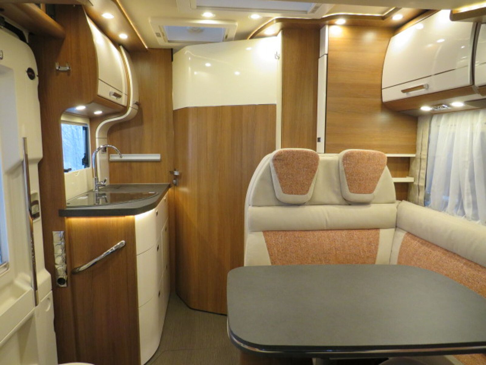 Fahrzeugabbildung Carthago c-tourer I  141 LE Solar,SAT,Veloslide,Markise