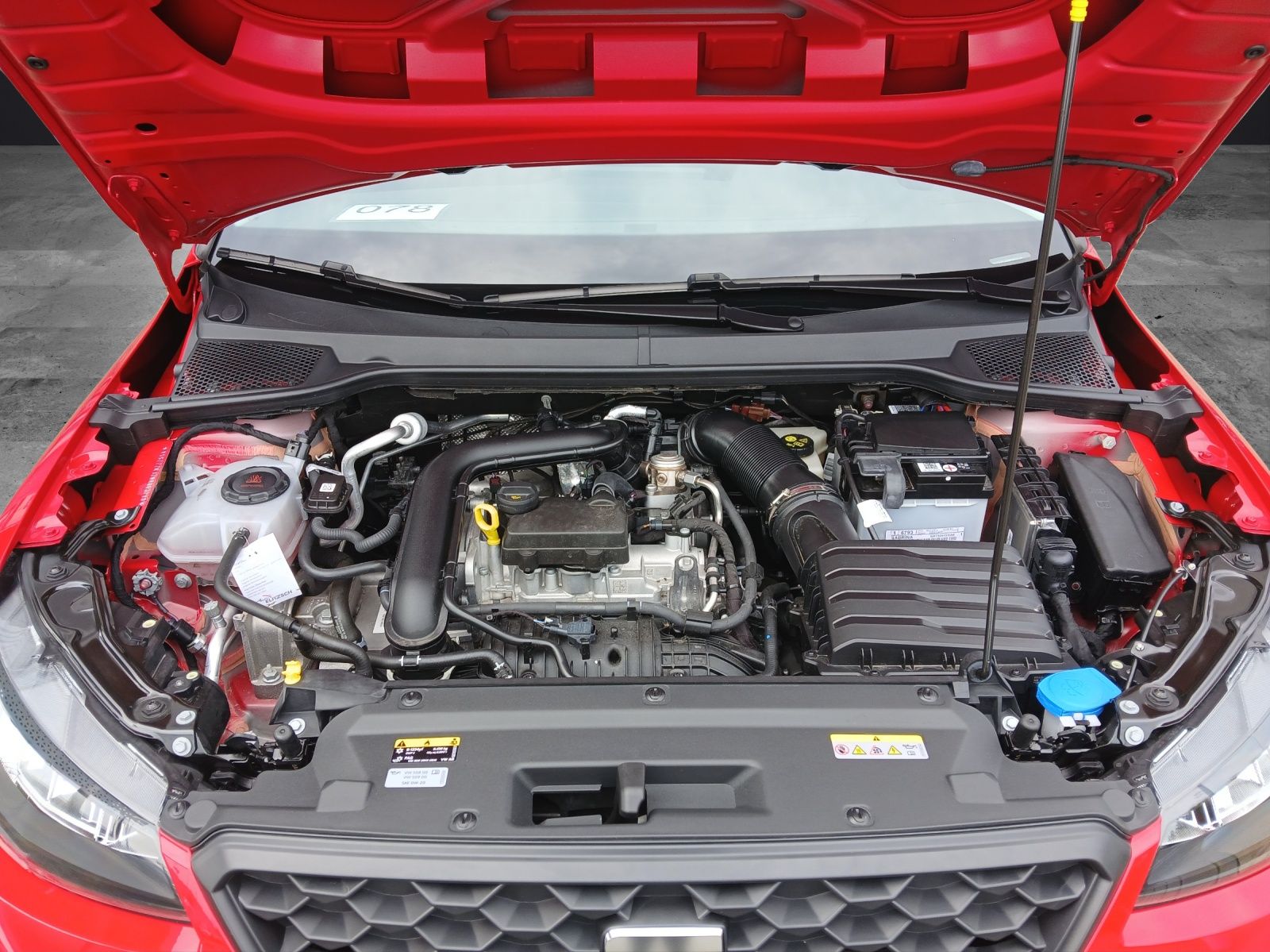 Fahrzeugabbildung SEAT Arona TSI Style DSG LED GRA PDC SH LM