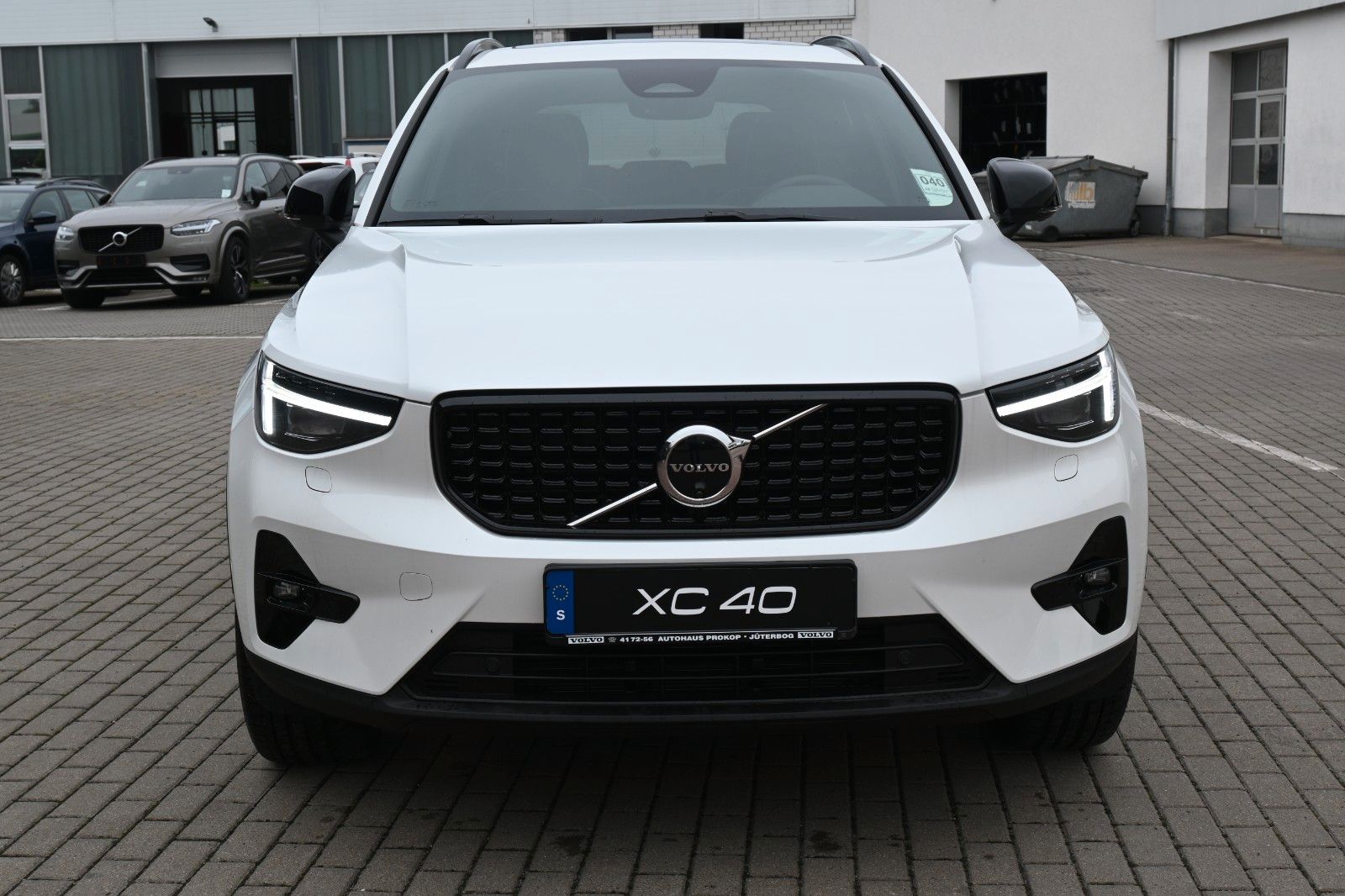 Fahrzeugabbildung Volvo XC40 B4 DKG Ultra Dark*FSHZG*PANO*360°*ACC