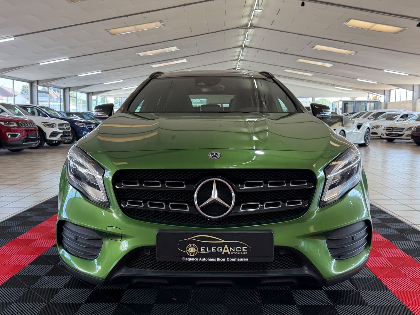 MERCEDES-BENZ GLA 220d 7G*AMG-LINE*PANO*NIGHT-PAKET*KAMERA*