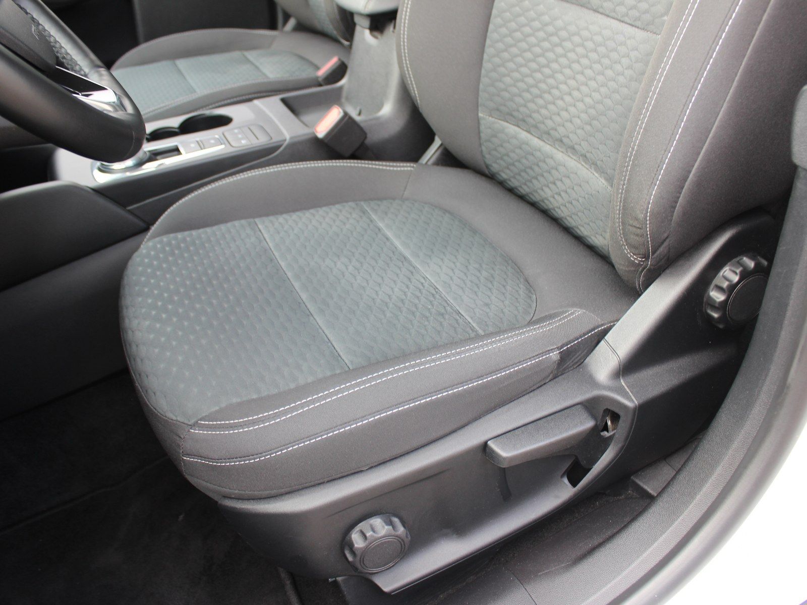 Fahrzeugabbildung Ford Kuga Plug-In Hybrid Cool & Connect 2,5 Duratec