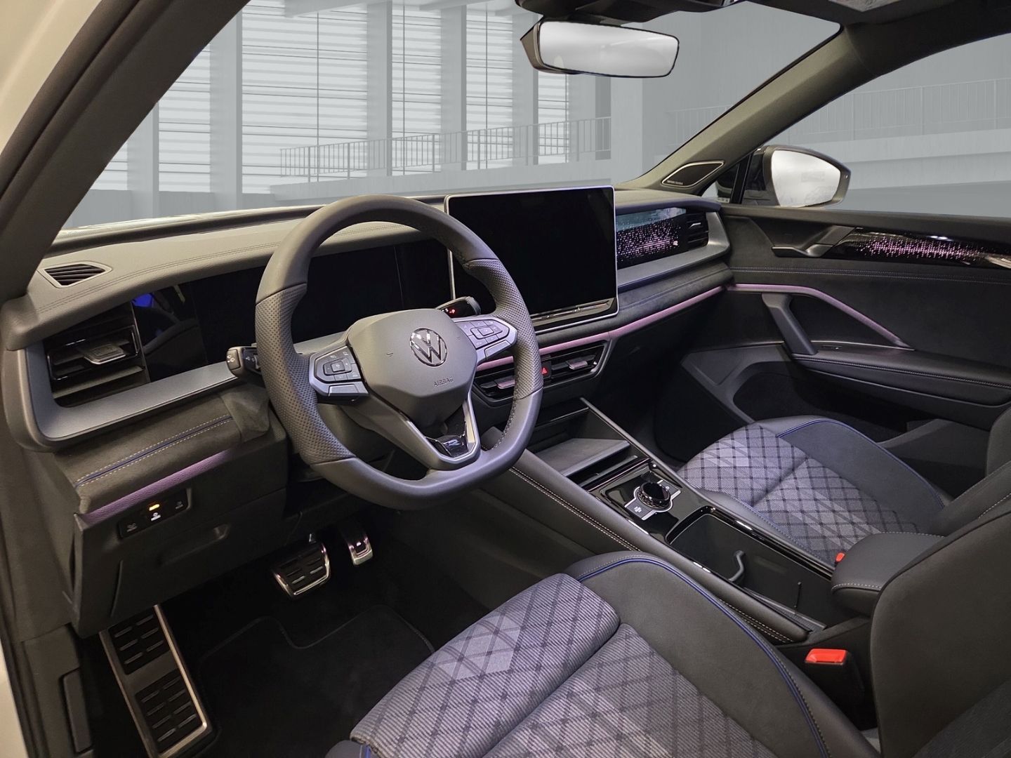 Fahrzeugabbildung Volkswagen Tayron R-Line 1.5 eHybrid DSG Sportpaket HUD AD