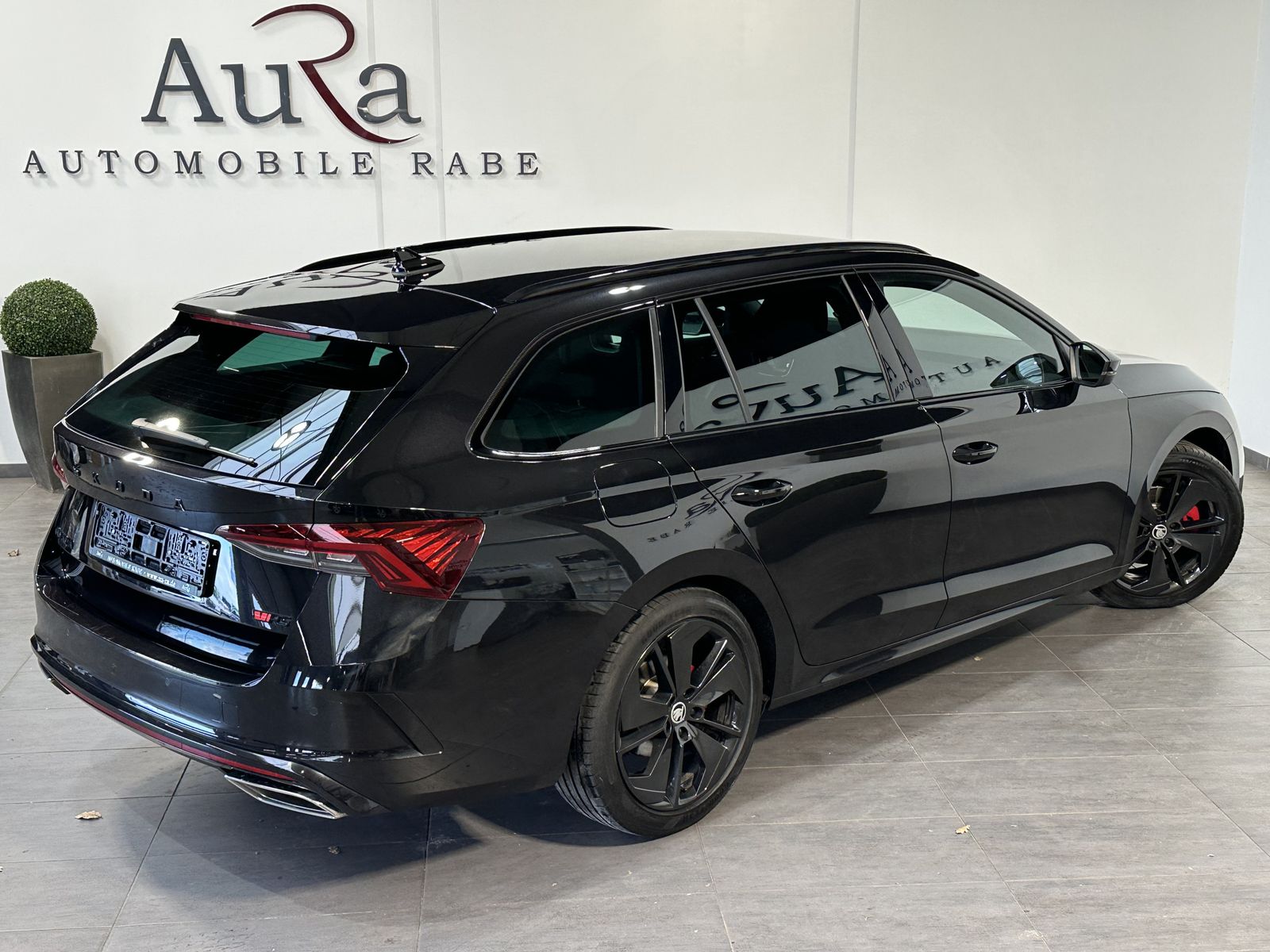 Fahrzeugabbildung SKODA Octavia Combi 2.0 TDI DSG RS NAV+LED+HEAD-UP+AHK