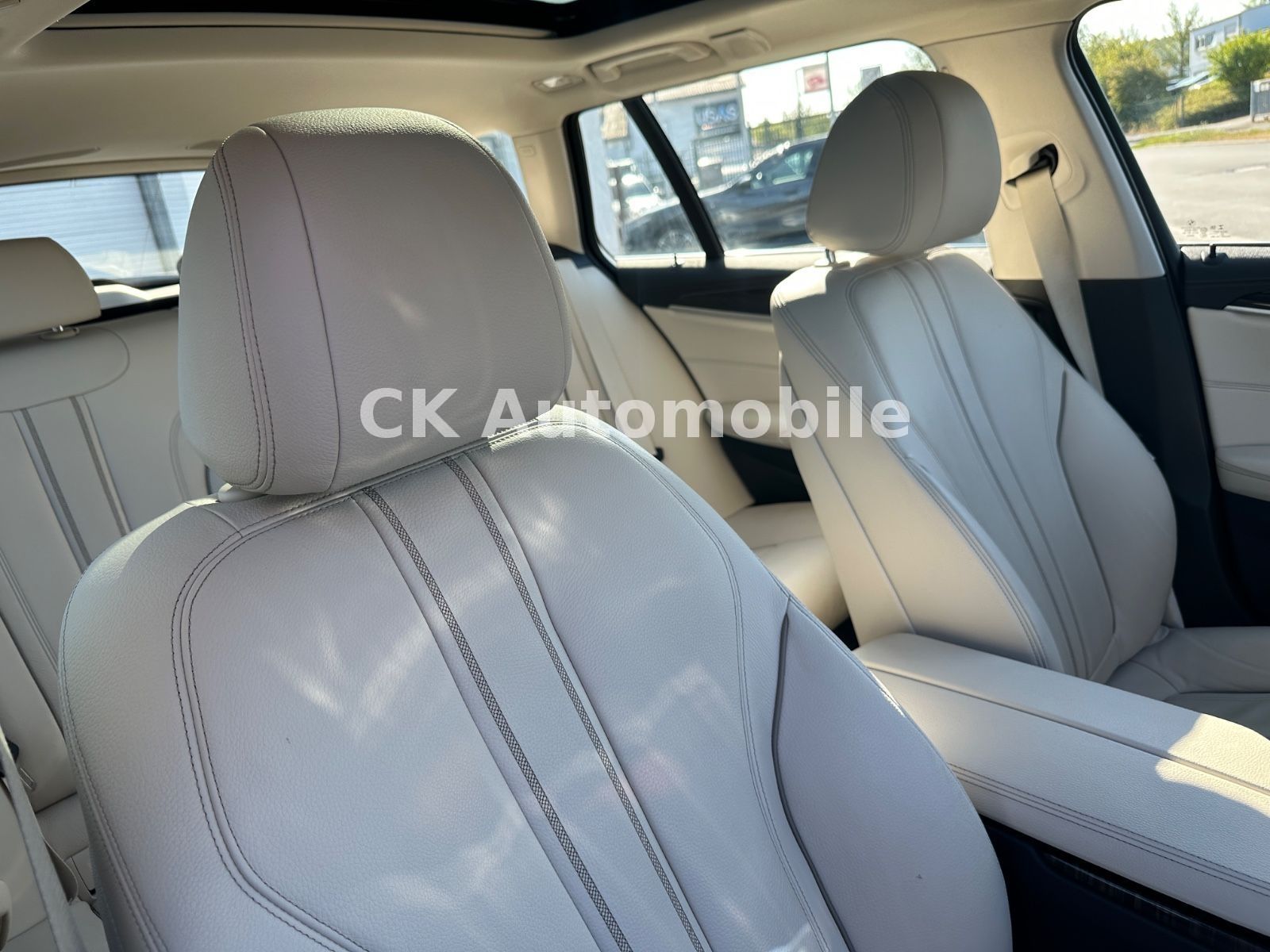Fahrzeugabbildung BMW 530e xDrive Touring Luxury Line/Pano/LED/Kam/AHK