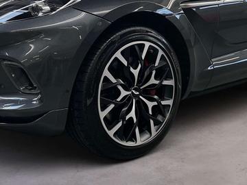 صورة 6 لـ 2021 Aston Martin DBX