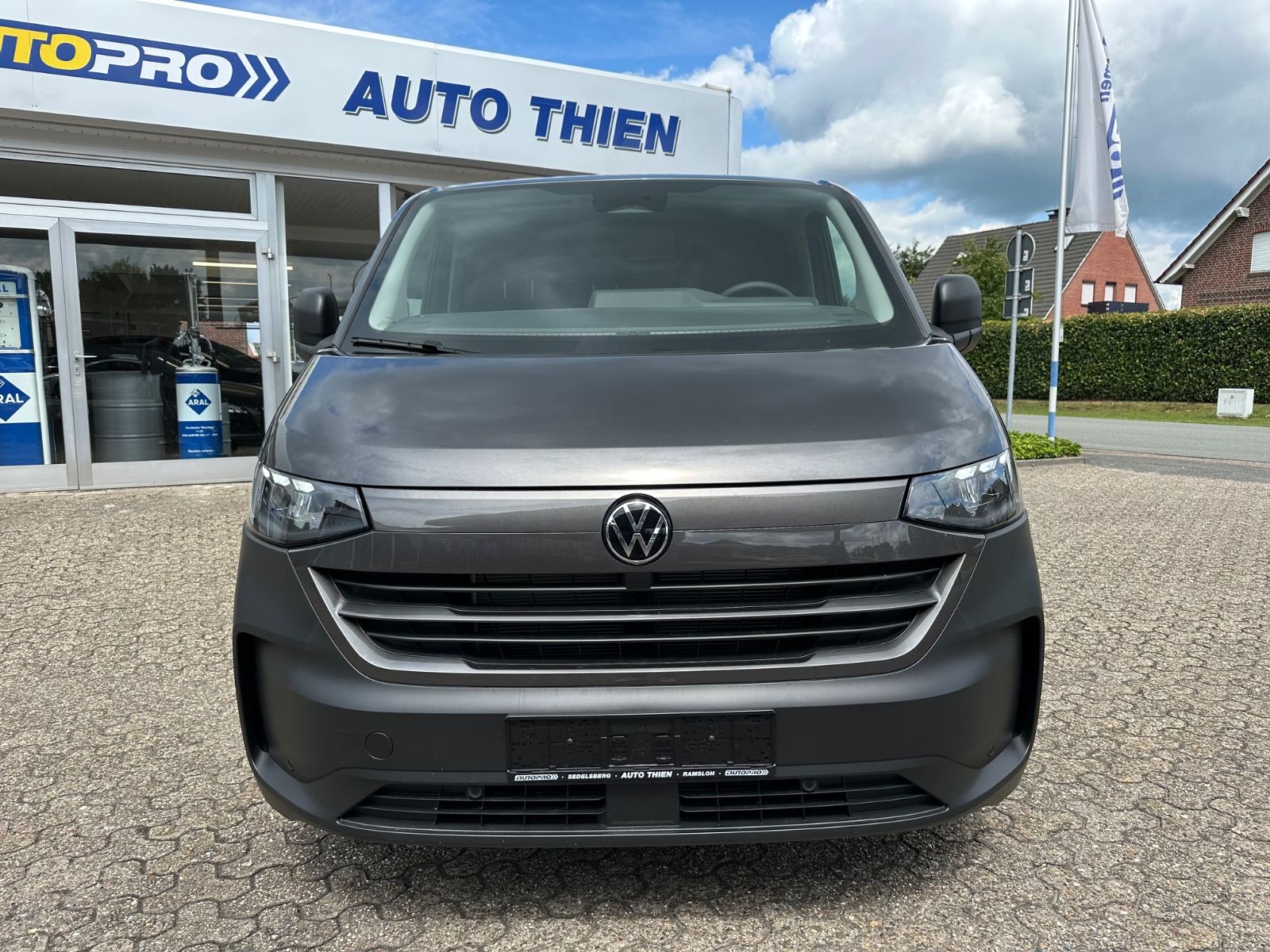 Fahrzeugabbildung Volkswagen T7 Transporter Kasten 2.0 TDI LR Navi/GRA/LED/EP