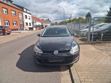 Volkswagen Golf - 1