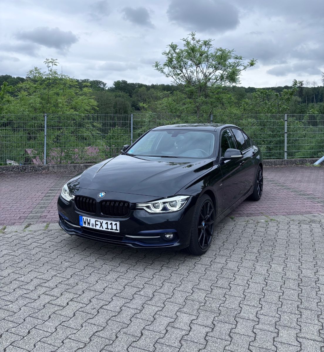 BMW 318d LCI Sportline PDC Navi 19 Zoll