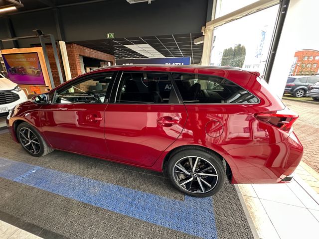 Toyota Auris Touring Sports Team D