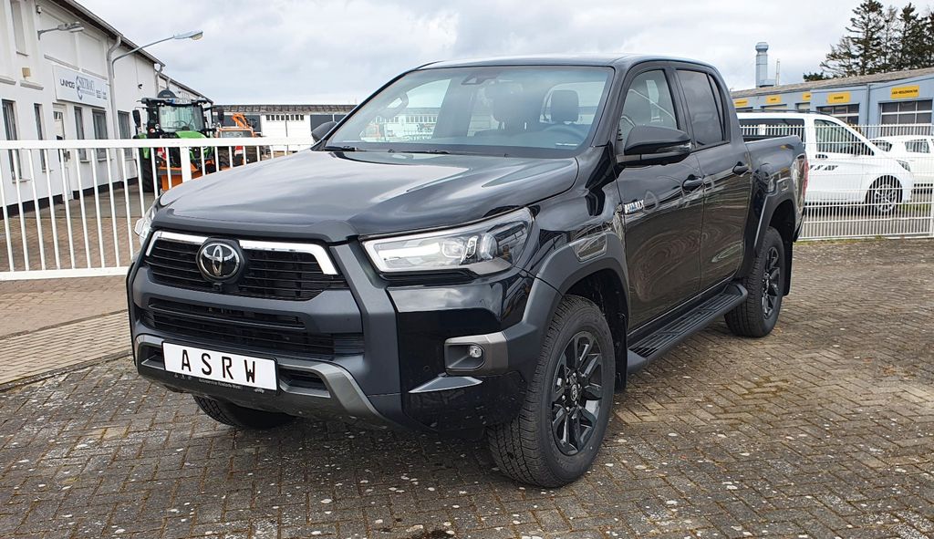 Toyota Hilux Double Cab Invincible 4x4/Automatik/Leder