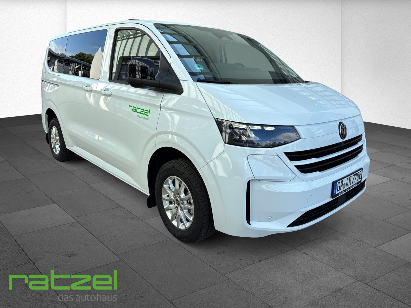 Fahrzeugabbildung Volkswagen T7 Caravelle e-Caravelle 9-Sitzer Life Navi+LED+