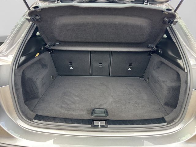 Fahrzeugabbildung Mercedes-Benz GLA 200 Automatik Style+LED+Spur+CarPlay+DAB