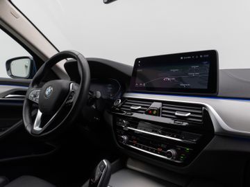 Fahrzeugabbildung BMW 530d Luxury Line Kamera DAB HiFi Stop&Go Alarm