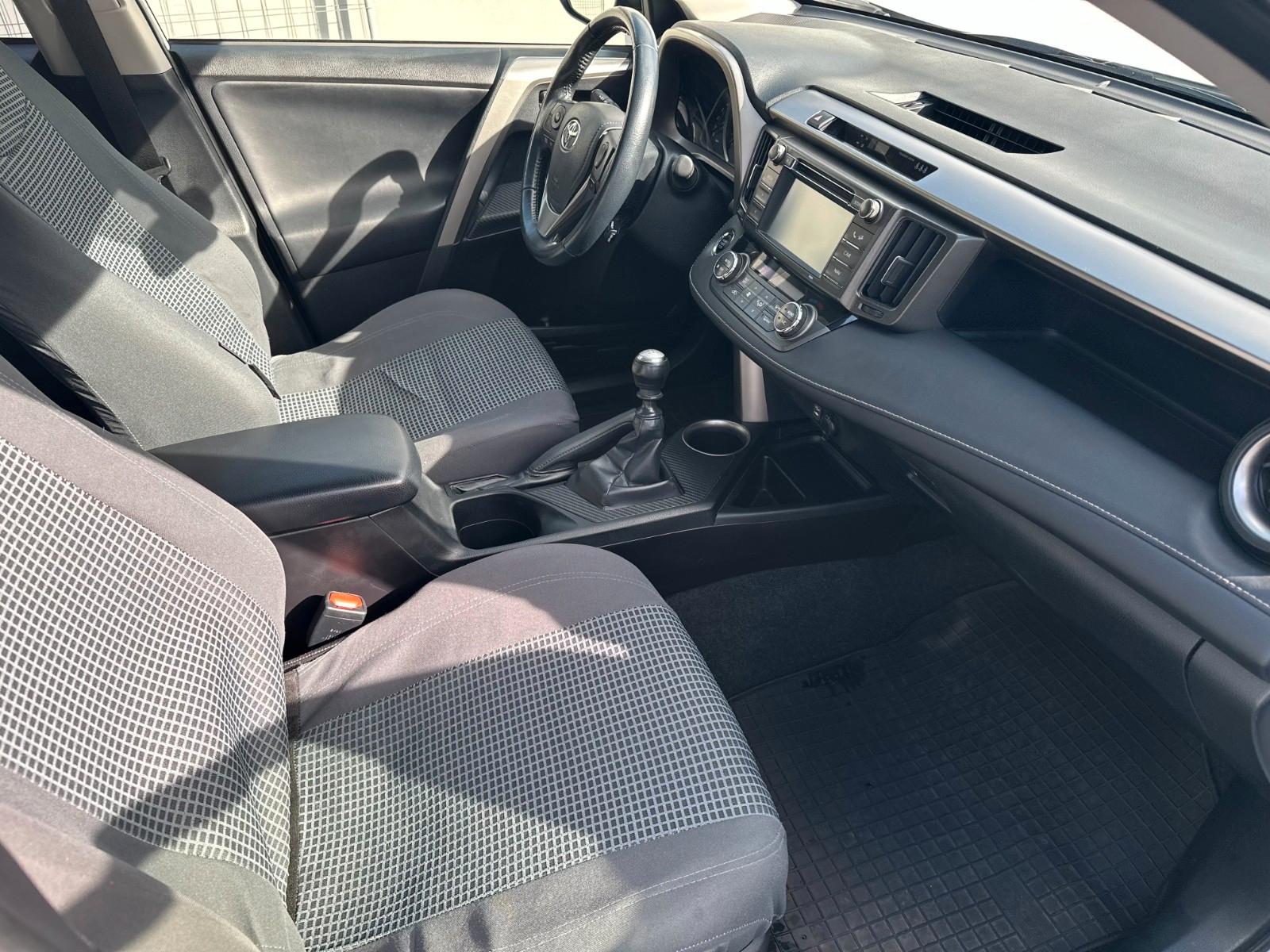 TOYOTA RAV4 - 2.0D -  4X4 - ATTELAGE - 124 CV -BVM