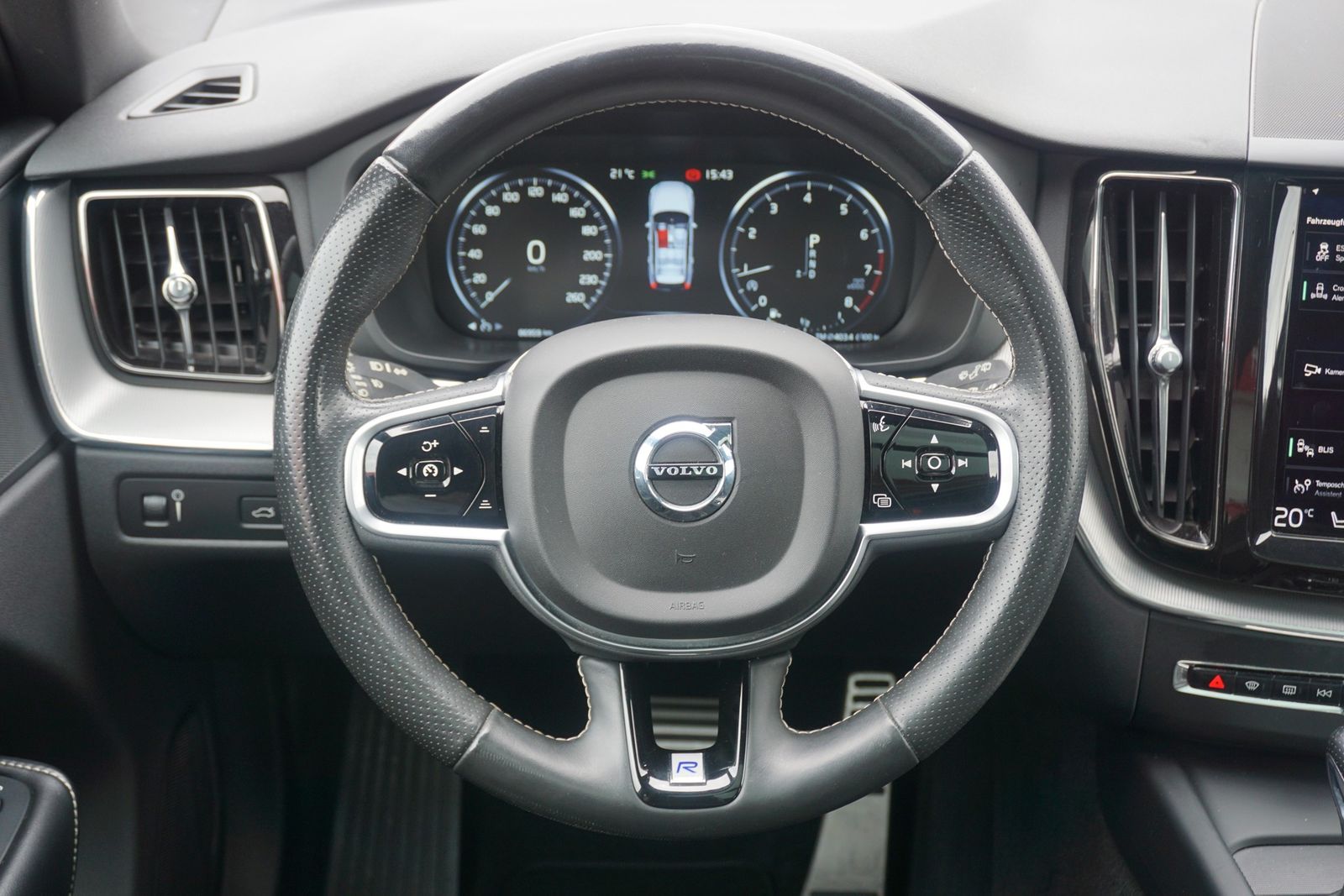 Volvo XC60 2.0 R Design AWD AHK Kamera Keyless Navi foto 20